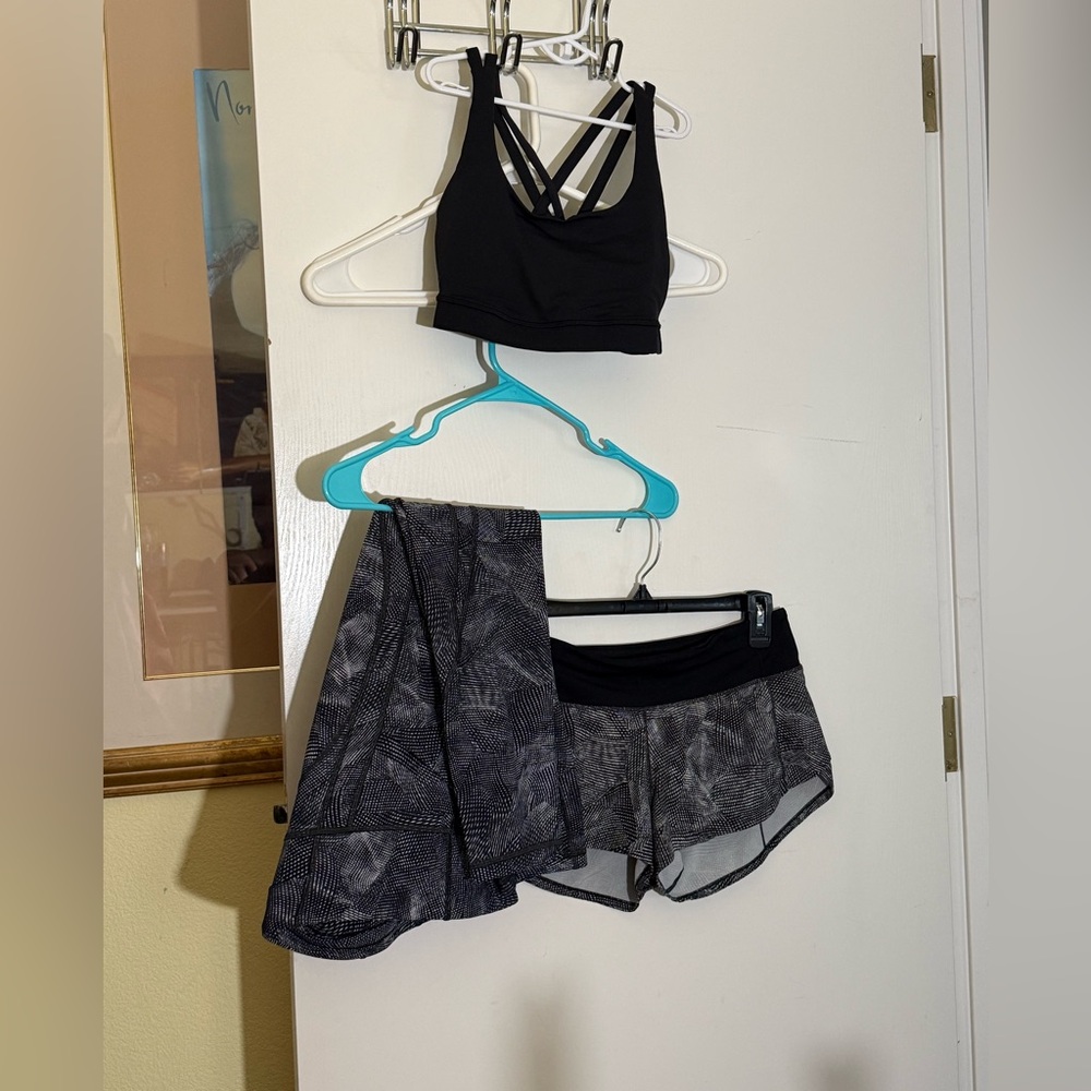 Lululemon Black Sports Bra, Gray Shorts & pants set . All S:4 in  great con.